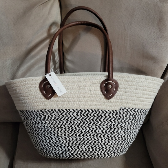 White and Black Market Bag - Picture 2 of 6